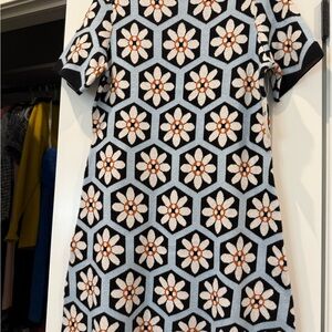 Hexagon Floral Knit Shift Dress in Black & Light Blue